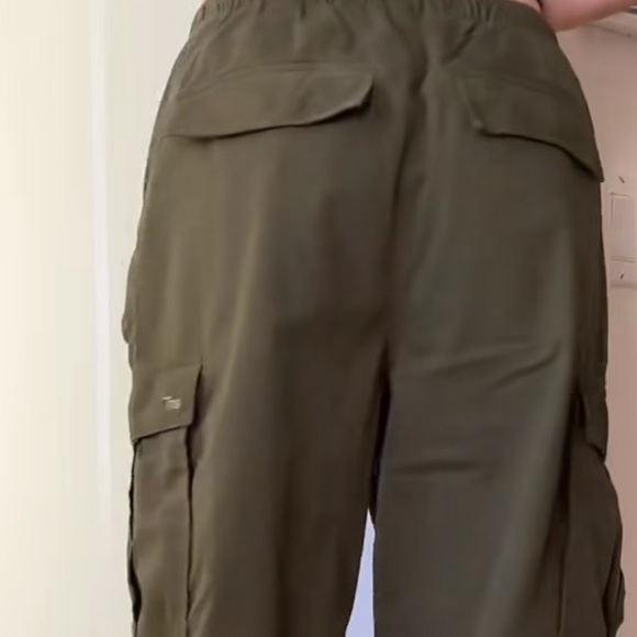 NWT Aritzia TNA Cole Paratroop Pant (Fatigue) - Picture 7 of 10